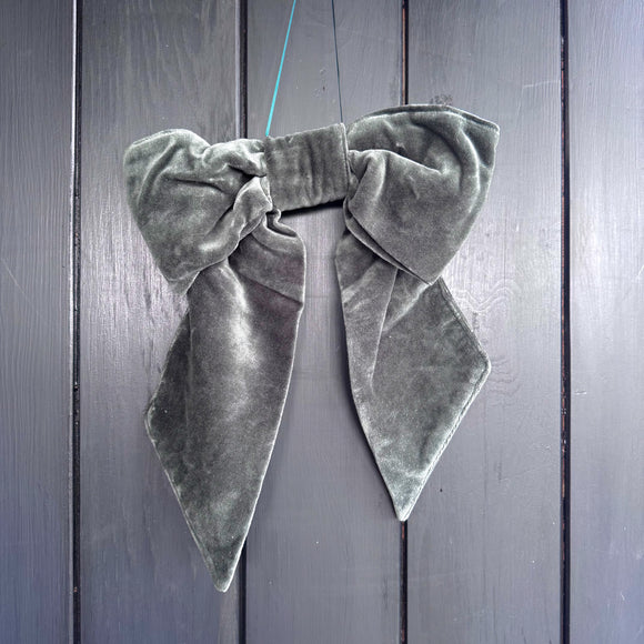 Velvet Door Bow in Green