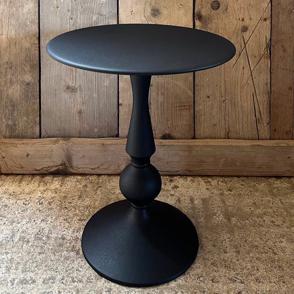 Black metal on sale pedestal side table