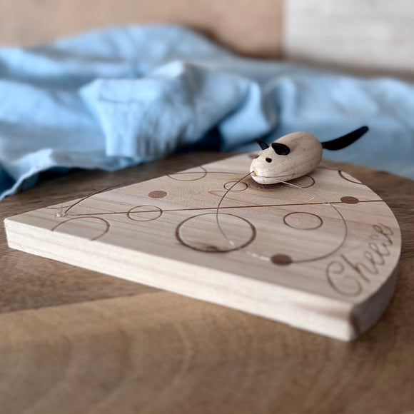 Wooden Cheeseboard with Mouse