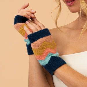 Zigzag Wristwarmers in Seaside