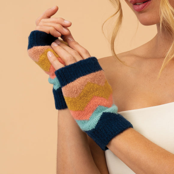 Zigzag Wristwarmers in Seaside